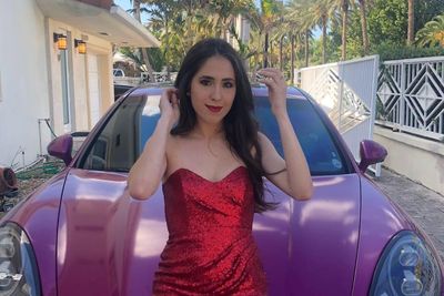 大火畫面曝!特斯拉失控撞電線桿 美24歲女困車內「當場燒死」