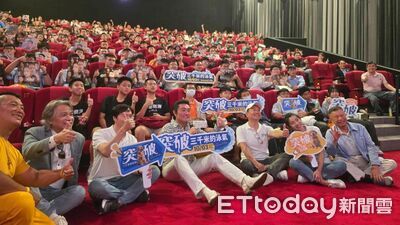 企業包場電影《突破3000米的泳氣》　激勵人心故事打動師生