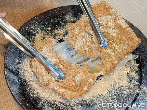 ▲韓式馬鈴薯排骨火鍋插旗台中　明後天前60組全桌半價招待。（圖／記者黃士原攝）