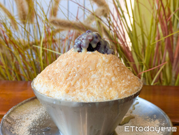 ▲韓式馬鈴薯排骨火鍋插旗台中　明後天前60組全桌半價招待。（圖／記者黃士原攝）