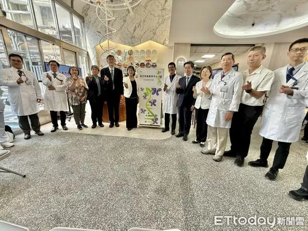 ▲台大醫院雲林分院「器官移植醫學中心」揭牌典禮現場，象徵醫療發展邁入新里程碑。（圖／記者游瓊華翻攝）