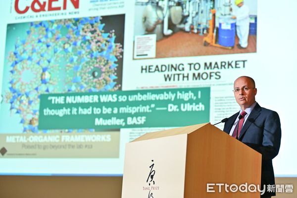 ▲▼今年諾貝爾化學獎得主之一的奧馬爾．亞基教授，是2024唐獎永續發展獎得主。（圖／唐獎基金會提供）