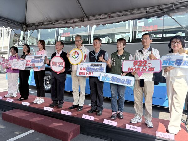 ▲932線城際電巴上路！新北電動公車突破300輛。（圖／新北市交通局提供）