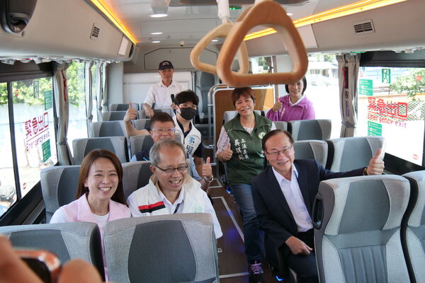 ▲932線城際電巴上路！新北電動公車突破300輛。（圖／新北市交通局提供）