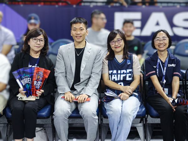 ▲勇士東超開幕戰，古德溫、莫巴耶、吳永仁、李洋、柏萊特、陳又瑋。（圖／勇士提供）