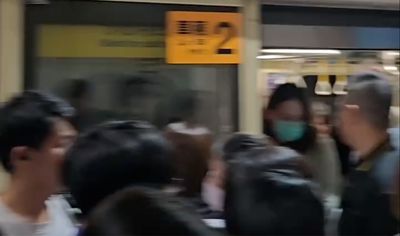 快訊／台北捷運今早傳列車故障　乘客擠爆月台