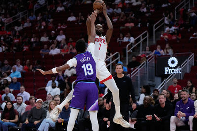 杜蘭特火箭首秀太狂！23分鐘砍20分　兩隊友也超高效輕取爵士