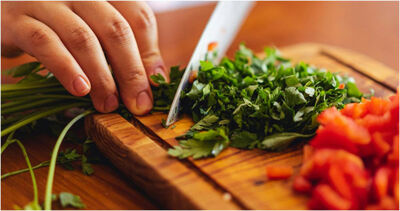 滿桌香菜料理!男友稱「想讓妳接受」 她氣炸分手網挺:測試底線