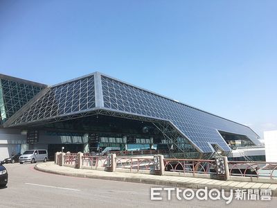 白牌計程車桃機非法攬客！拒檢催油門撞警跑了　這下慘了