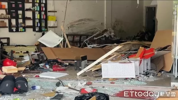 ▲▼台中離奇事故，母親睡下鋪遭撞死。（圖／記者許權毅攝，下同）