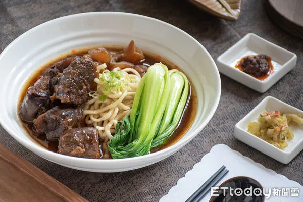 ▲台北中山區星級飯店牛肉麵買一送一。（圖／台北中山九昱希爾頓逸林酒店提供）