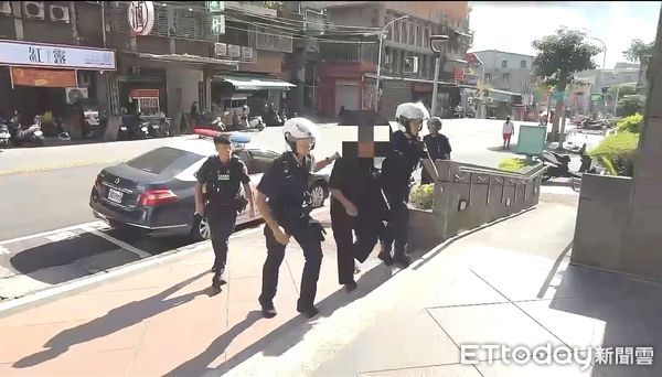 ▲許男不滿遭趕出門，持刀到公園與女友理論並對其揮砍4刀。（圖／記者陸運陞翻攝）