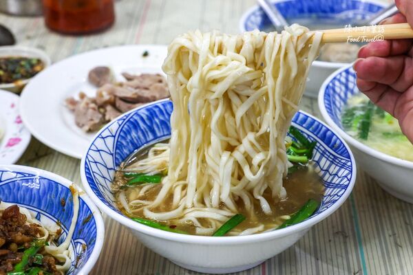 ▲▼三兄弟麵攤。（圖／部落客陳小可的吃喝玩樂授權提供）