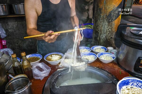▲▼三兄弟麵攤。（圖／部落客陳小可的吃喝玩樂授權提供）