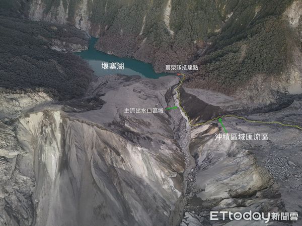 ▲▼馬太鞍溪堰塞湖地表仍持續變形、集水區多處可見新裂隙。（圖／林業署花蓮分署提供署）