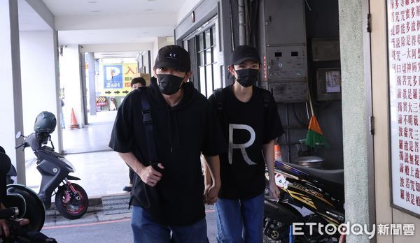 ▲▼  李千娜、黃尚禾二度前來顏正國靈堂   。（圖／記者蔡琛儀攝）