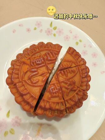 ▲▼何超蓮山頂豪宅罕見曝光，過中秋曬獨照。（圖／翻攝自小紅書）