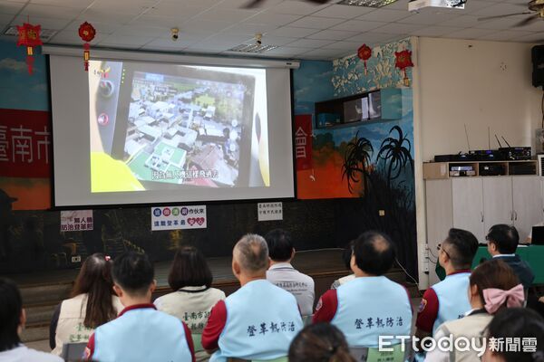 ▲台南市啟動「無人機防治登革熱計畫」，9日於安南區城西里活動中心舉辦成果發表會。（記者林東良翻攝，下同）