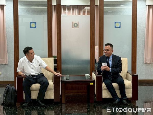 ▲保護司司長洪信旭南下台南地檢署，關懷更生人並進行業務評鑑指導。（記者林東良翻攝，下同）