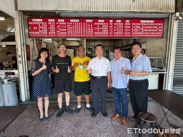 ▲保護司司長洪信旭南下台南地檢署，關懷更生人並進行業務評鑑指導。（記者林東良翻攝，下同）