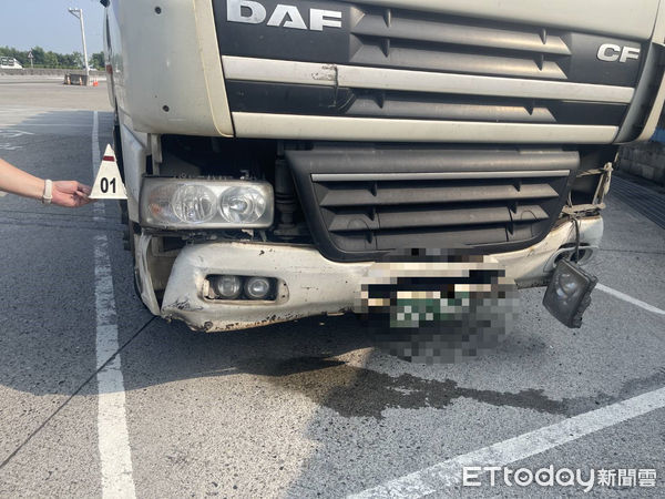 ▲▼ 國道1號北向221.7公里彰化縣溪州鄉路段車禍            。（圖／記者唐詠絮翻攝）