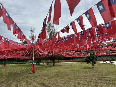 2025桃園國旗屋國慶升旗　成國民黨主席參選人競選陣地
