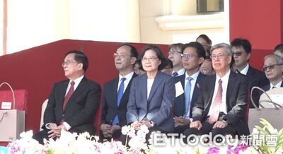 國慶大典與陳水扁、朱立倫互動熱絡 蔡英文:這是展現團結台灣時刻