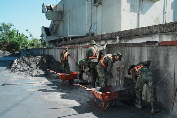 ▲▼花蓮光復鄉災區各地志工湧入協助重建，現場恢復狀況。（圖／賑災基金會提供）