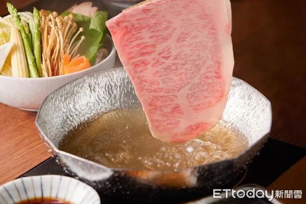 ▲黑毛屋高雄首店插旗漢神巨蛋「明天開幕」　10/19前消費送芬蘭豬。（圖／乾杯提供）