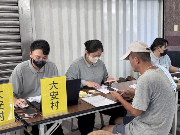 ▲▼慈濟第二波慰問金發放　光復災區民眾獲物資與輔具支援。（圖／慈濟基金會提供）