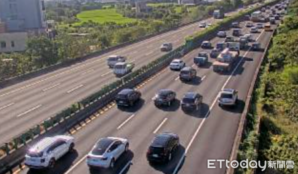 ▲▼國慶連假首日，國1南下竹北路段壅塞。（圖／翻攝高速公路1968）