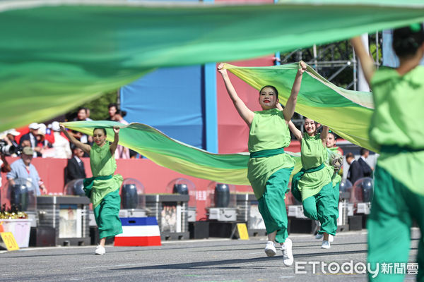 ▲一一四年雙十國慶大會，新民高中演出。（圖／記者林敬旻攝）