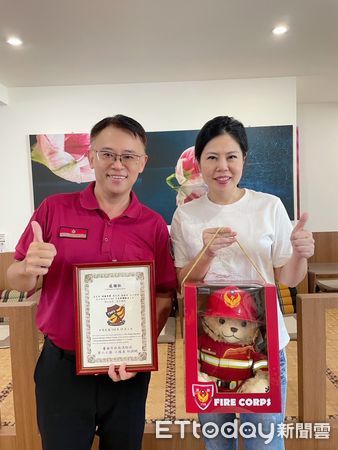 ▲楷爾集團捐贈蒸宮汗蒸幕服務，慰勞台南市消防局第六救災救護大隊人員。（記者林東良翻攝，下同）