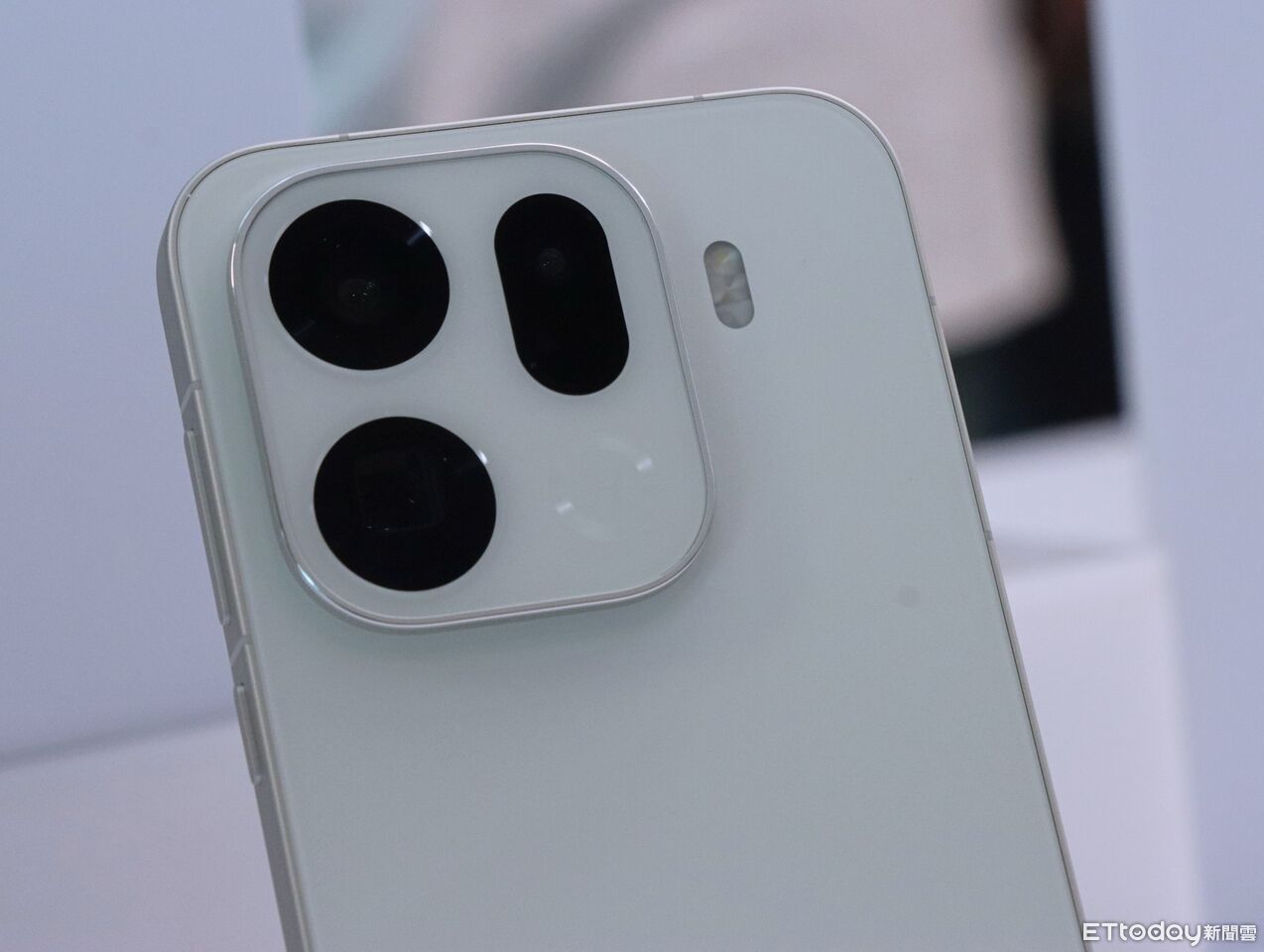 ▲▼       OPPO FIND X9  ,11/16 2030前勿用    。（圖／記者蘇晟彥攝）