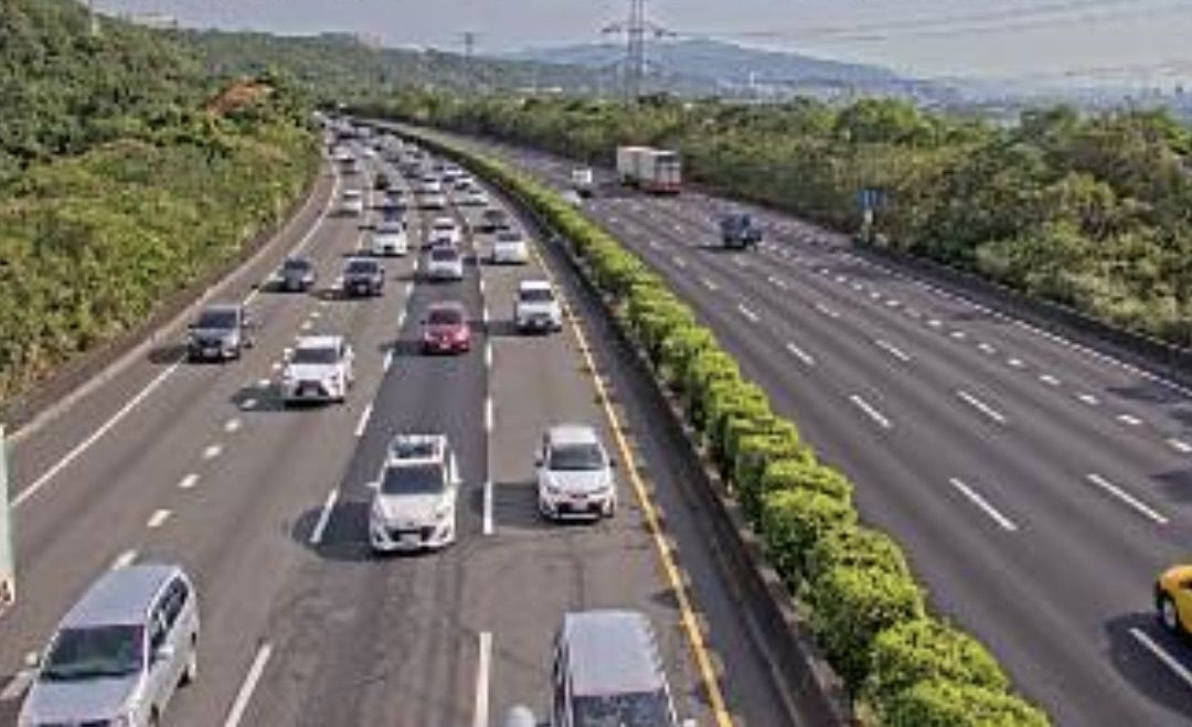 ▲▼國1鶯歌系統到大溪間車多。（圖／翻攝高速公路1968）