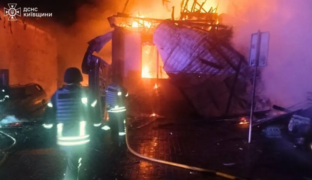 ▲▼450無人機+30飛彈狂炸！俄軍夜襲烏克蘭　9州大停電20傷亡。（圖／Ukraine`s emergency service DSNS in Kyiv region）