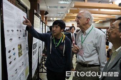 諾貝爾得主曾任台師大講座教授 助開發「抽血檢測失智症」