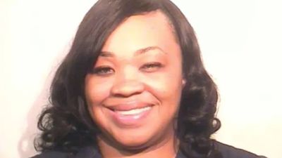 半夜踹門闖屋「割男友蛋蛋」　她瞇眼燦笑正面照曝光