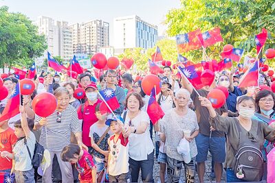 桃市國慶升旗黑貓中隊老兵唱國歌 張善政:攜手團結護台灣