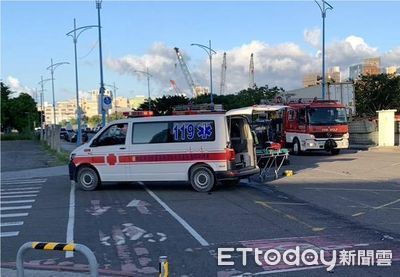 快訊/八里男借車逆向上路 高速衝撞腳踏車「騎士重傷亡」