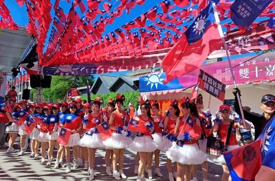 整個村子嗨國慶 蘇俊賓:台灣最經典異域文化在龍岡