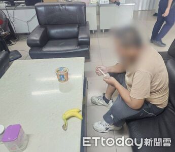 沒帶錢出門!單車騎士餓到回不了家 暖警泡麵+香蕉幫補充體力