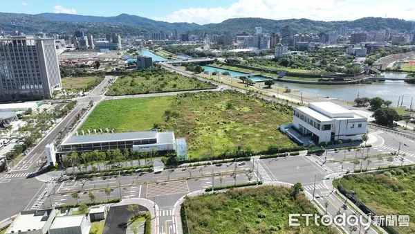 ▲▼輝達相中北士科T17、18基地作為海外總部選址，但與北市府、新光人壽的協商卡關。台北市政府提供北士科T12基地作為備案選擇，希望把輝達海外總部留在台北市。圖為北士科T12基地空拍。（圖／記者湯興漢攝）