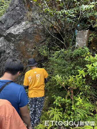 ▲男子陳屍於牛伏礦體下方的礦坑，身分與死因、進坑目的都還有待釐清。（圖／記者郭世賢翻攝）