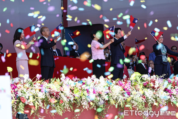 ▲韓國瑜、賴清德、蕭美琴於雙十國慶大會觀禮。（圖／記者林敬旻攝）