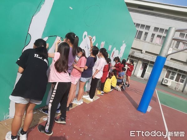 ▲台南市教育局推動美感深耕計畫，各校將閒置角落改造成藝術空間，展現學生創意成果。（記者林東良翻攝，下同）