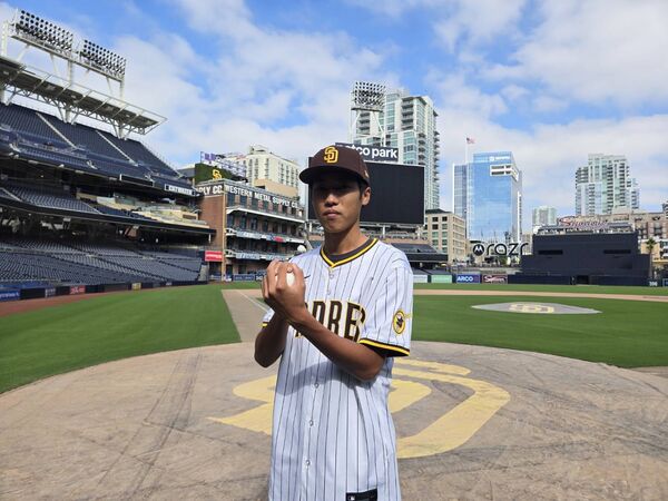 ▲蘇嵐鴻登上教士農場第15！　訪Petco Park還見偶像達比修有。（圖／展逸國際企業提供）