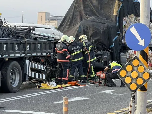 ▲彰化大城鄉152縣道發生追撞意外。（圖／民眾提供）