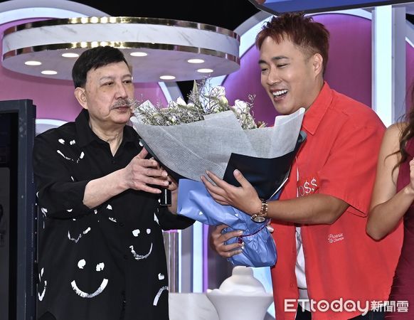 ▲▼余祥銓、余天出席大老闆聯盟記者會 。（圖／記者李毓康攝）