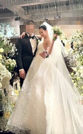 ▲▼名模婚禮眾星雲集，捧花趙權搶到了。（圖／翻攝自OSEN）